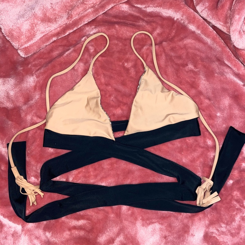 ACACIA LARGE TOP